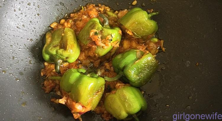 Sauting Potato Stuffed Capsicum