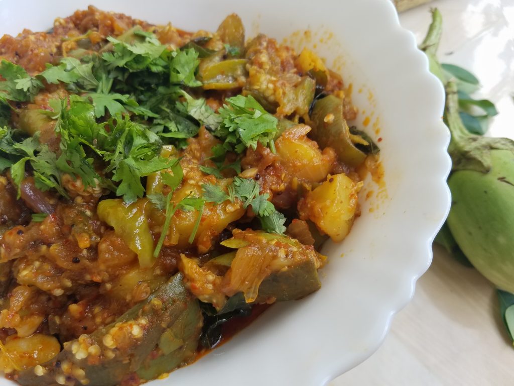 Vankai Bangaladumpa mudda koora recipe | Brinjal Potato Curry with Tamarind Juice